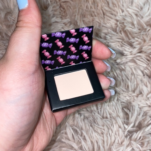 NYX Eyeshadow and Highlighter Bundle - Picture 4 of 5